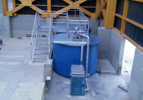 FAB Aerowet para preparación de polímeros sólidos con tanques  de 15.000L y pasarelas  galvanizadas. Quimigest